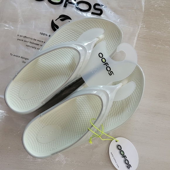 Oofos - Picture 1 of 6